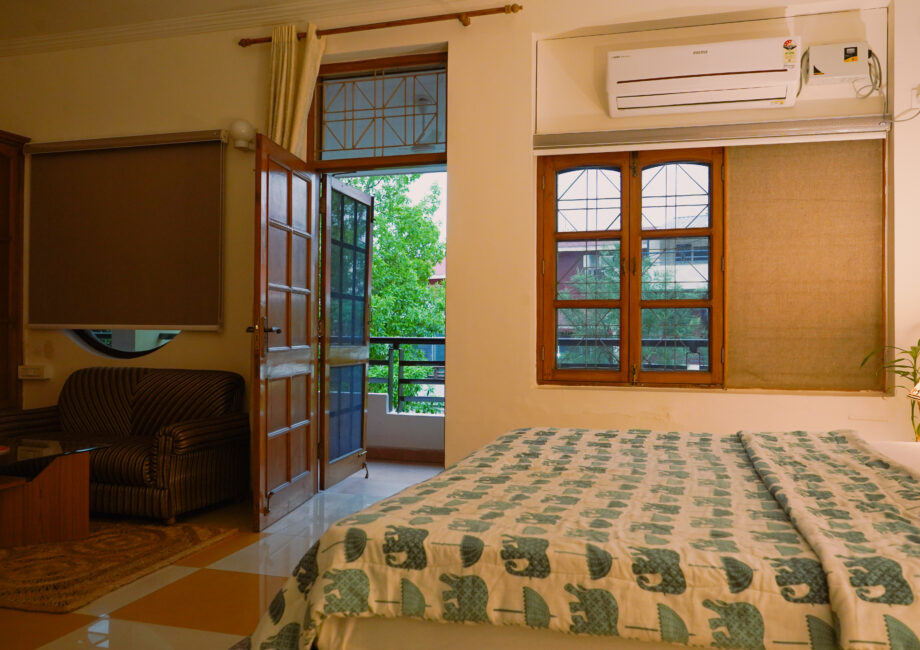 Wide room with bed, sofa nook and balcony door