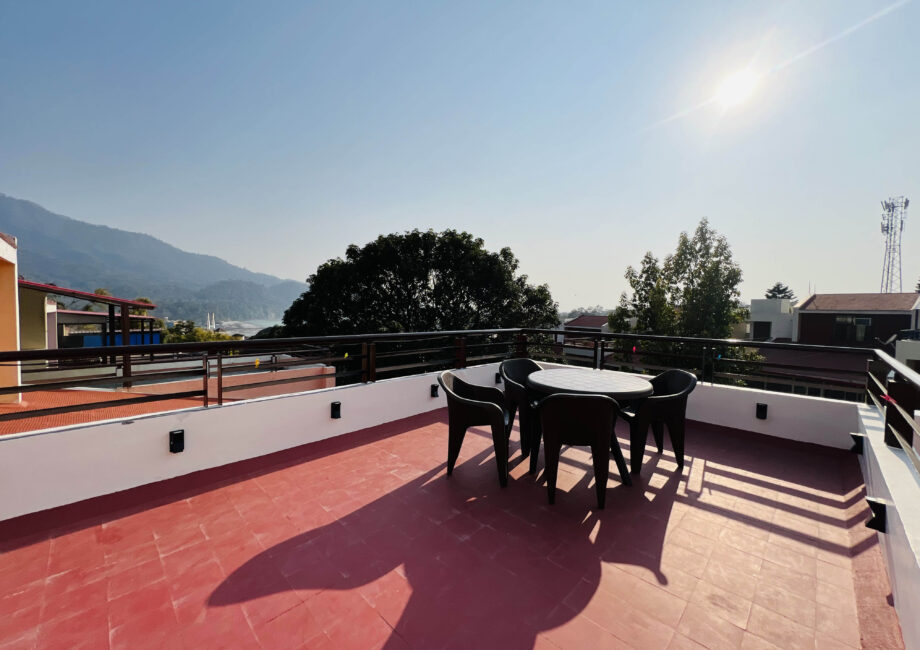 Shared terrace with outdoor seating, surrounded by fresh mountain air and clear sky views.